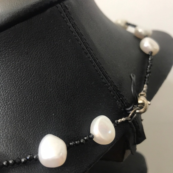 Freshwater pearl and black spinel cameo necklace - Picture 3 of 4